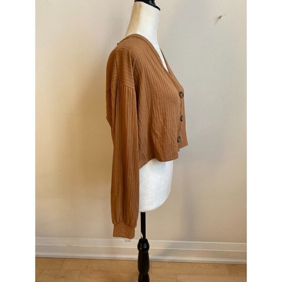 VERO Moda BNWOT Women Crop V-Neck "Lucy" Button Up Top Sz Medium - Picture 3 of 7